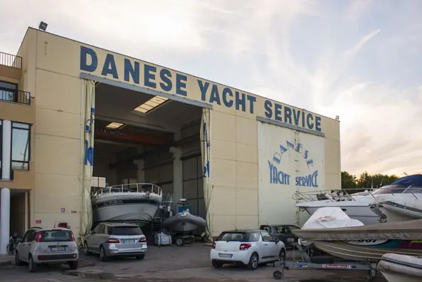 Capannone cantieri Navali Danese Yacht service